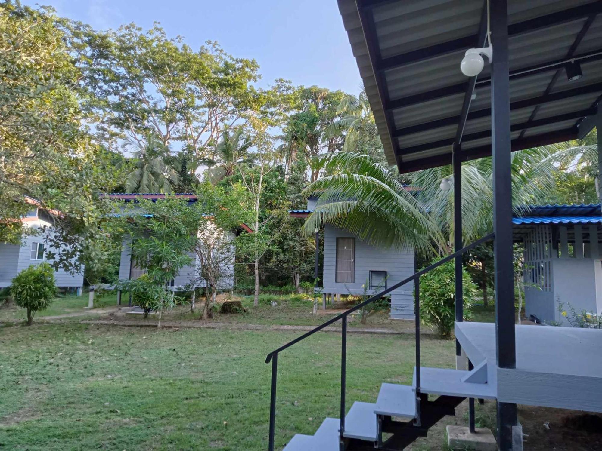 Family Resort Koh Phayam Exterior photo